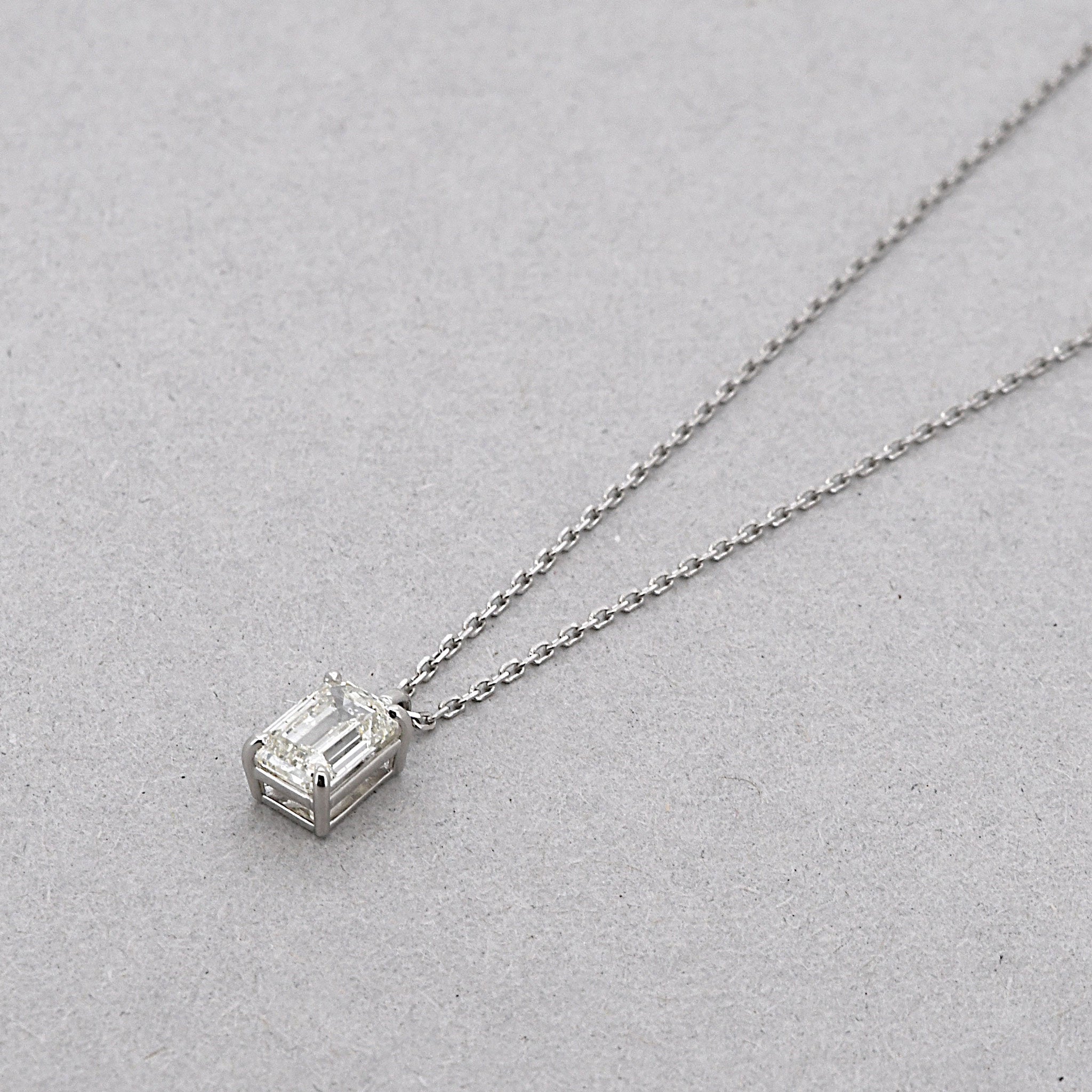 【鑑定書付き】エメラルドカット ダイヤモンド 一粒 ネックレス Pt900 プラチナ ANP121P