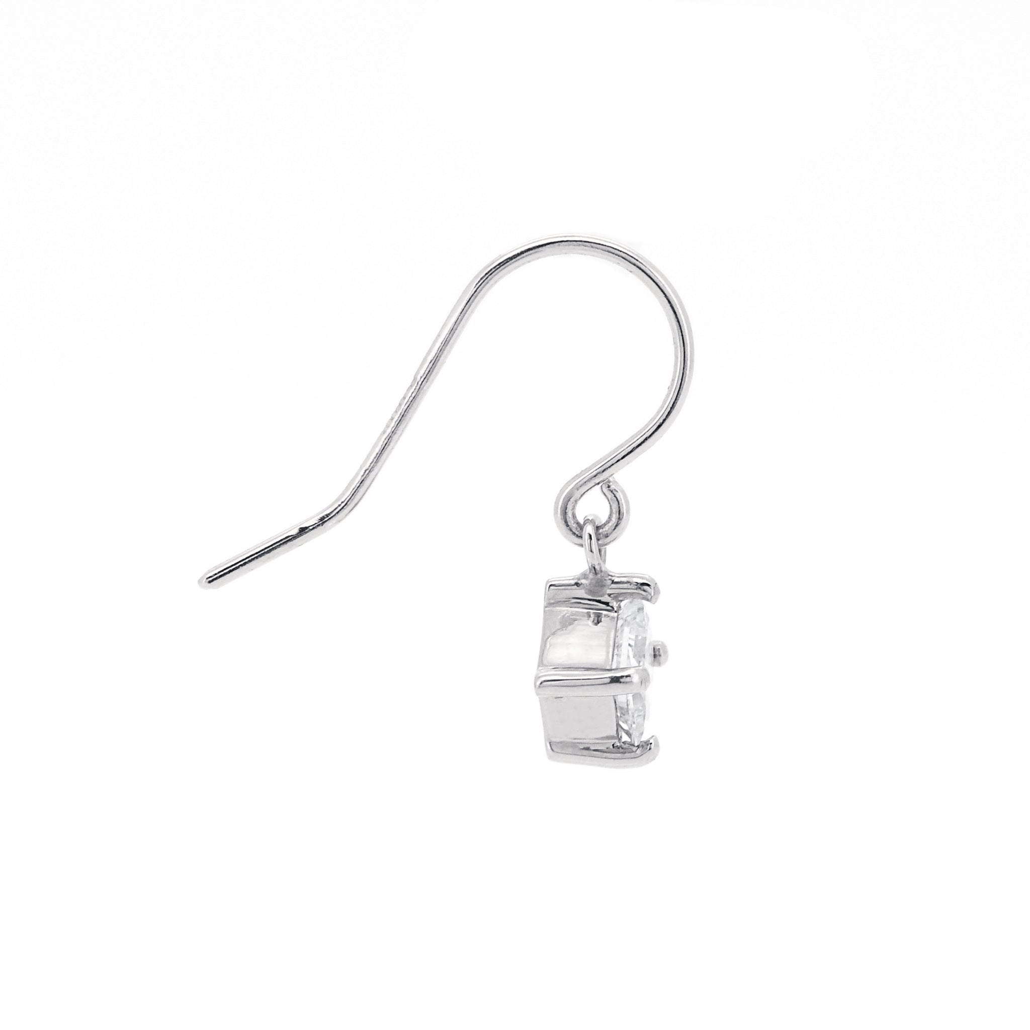 【クリスマス限定価格】【1点もの・鑑定書付き】Dカラー ダイヤモンド 合計0.37ct ダイヤ Pt ピアス APW031P