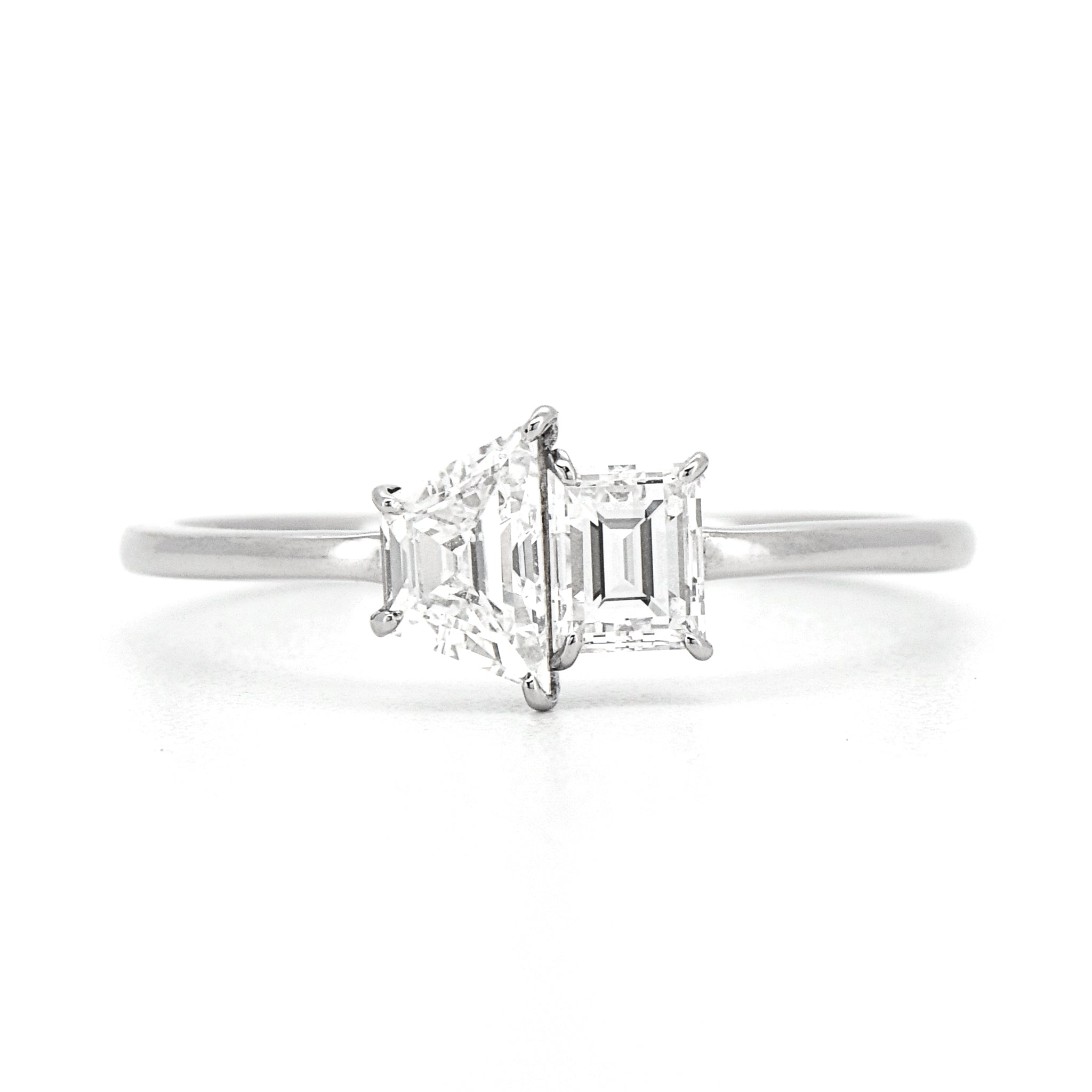 【鑑定書付き】トラペゾイド&レクタングルカット ダイヤモンド 合計0.63ct リング Pt900 ARW099P