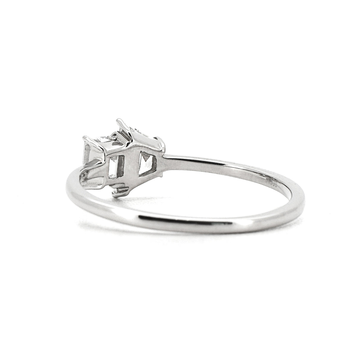 \SALE/【鑑定書付き】トラペゾイド&レクタングルカット ダイヤモンド 合計0.63ct リング Pt900 ARW099P