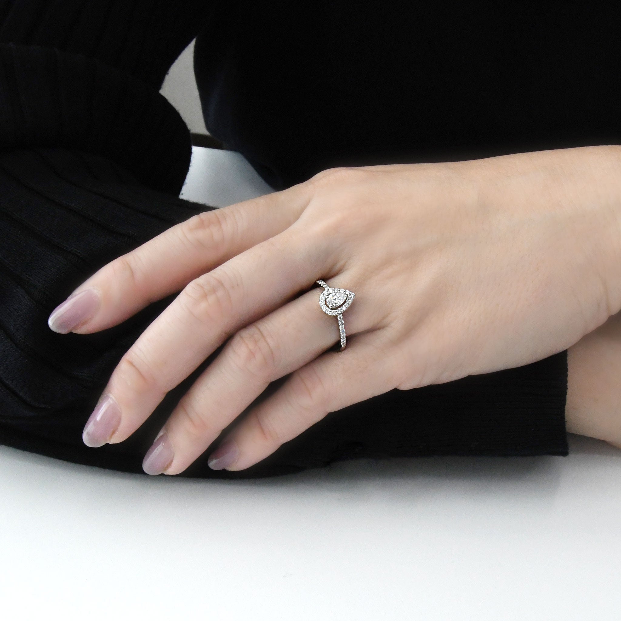 Pt ダイヤモンド ペアシェイプ リング 鑑定書付き KA25S04