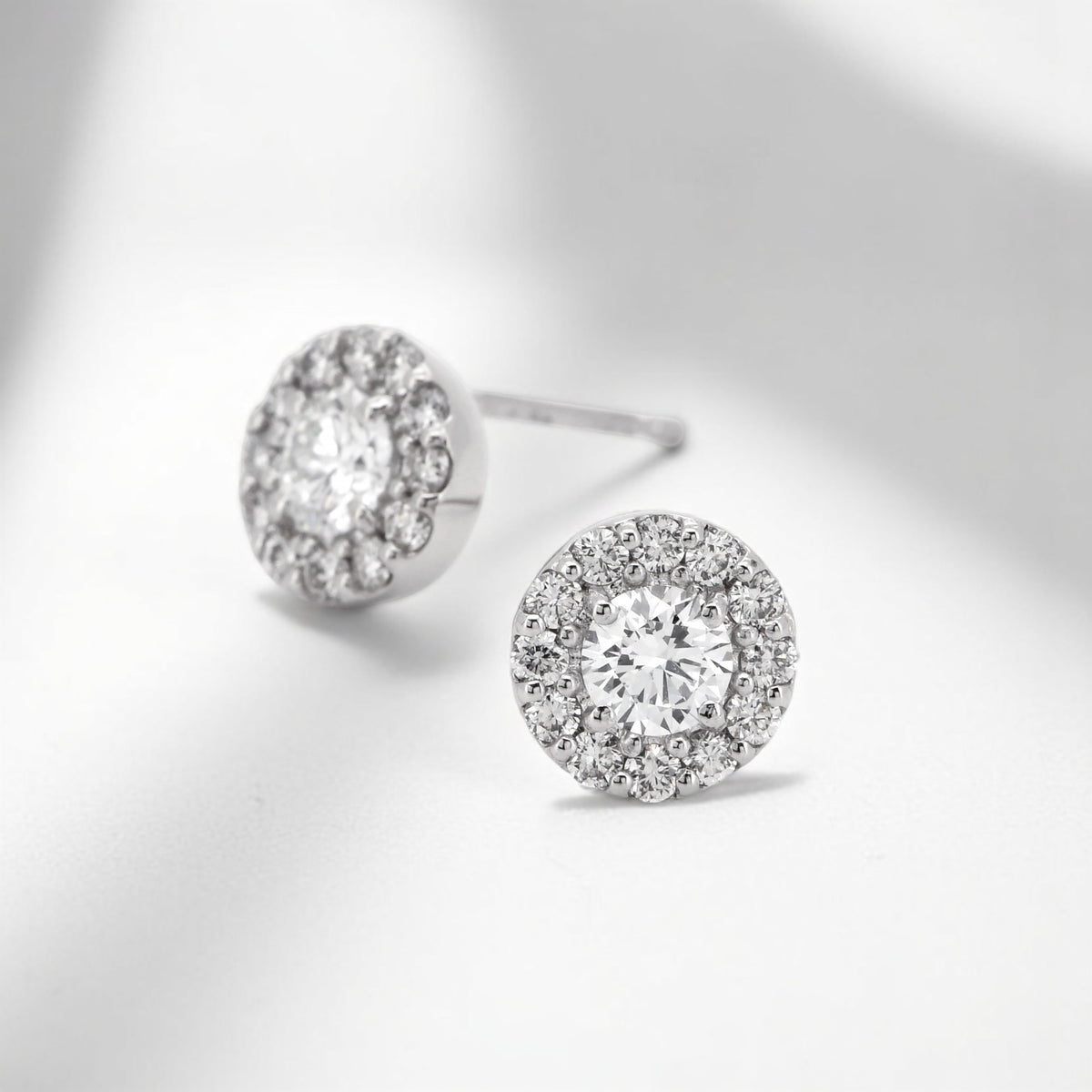 Dカラー IF EX 0.20ct 取り巻き ダイヤ ピアス Pt900 プラチナ 鑑定書付き