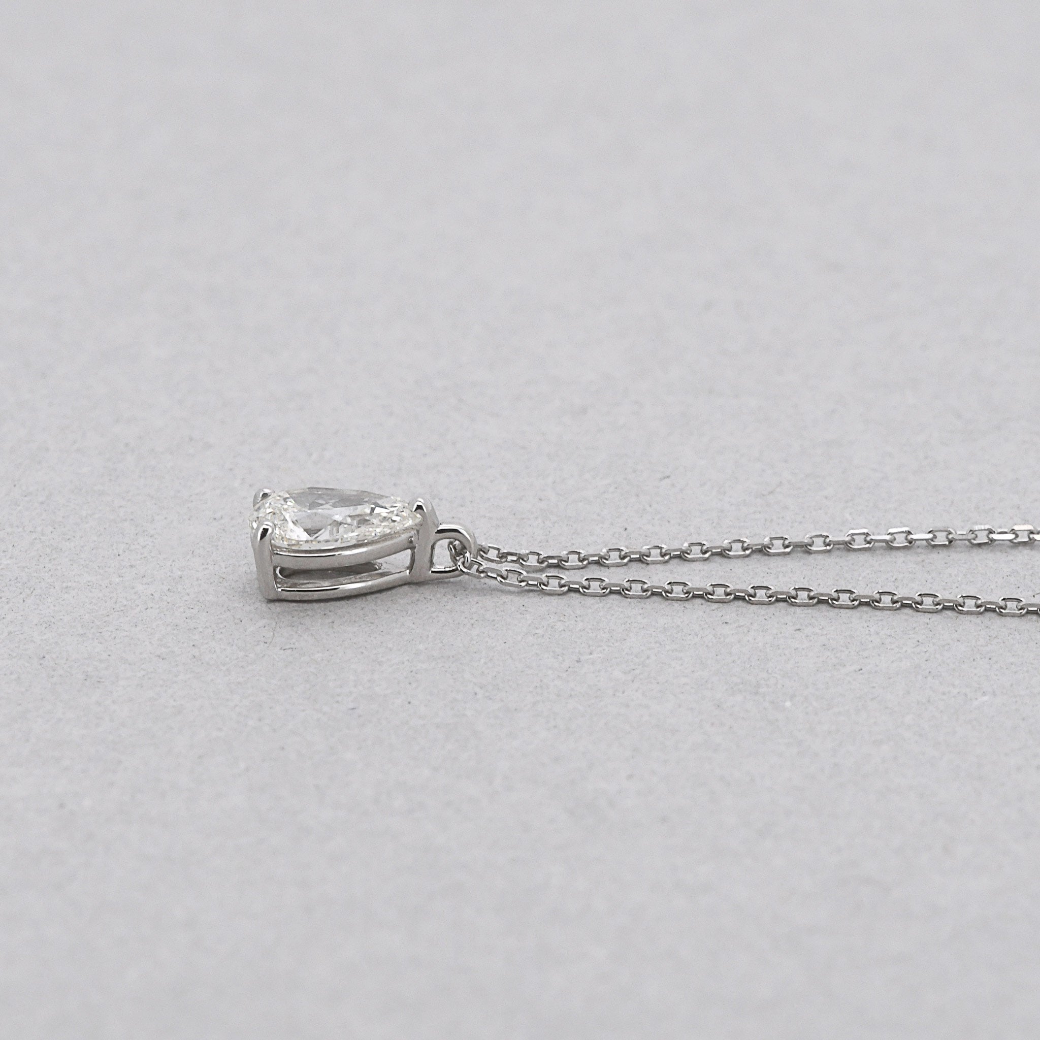 【鑑定書付き】ペアシェイプカット ダイヤモンド 0.5ct 一粒 ネックレス Pt900 プラチナ ANP119P