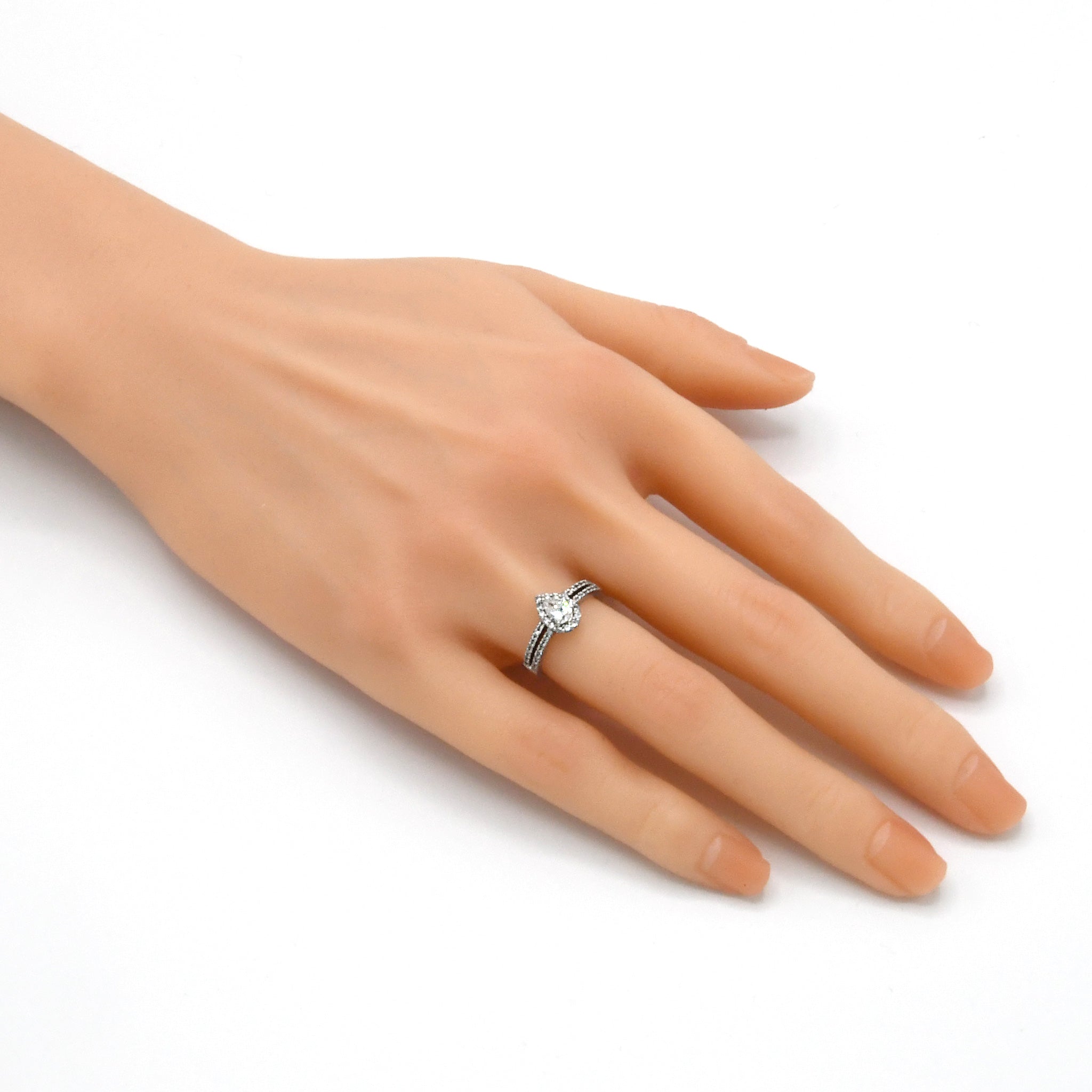 鑑定書付き】ダイヤモンド ペアシェイプカット リング ［ 0.385ct / G