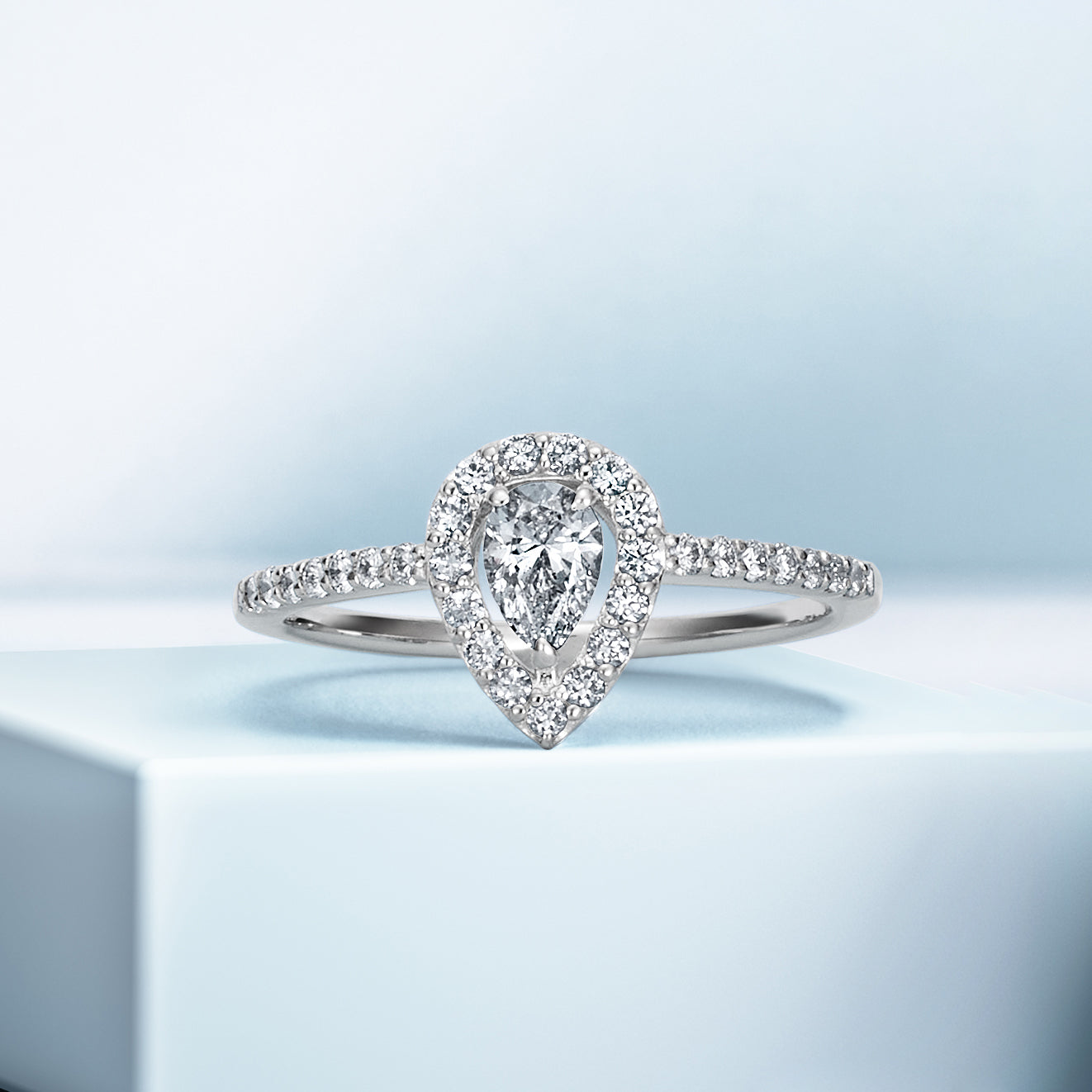 Pt ダイヤモンド ペアシェイプ リング 鑑定書付き KA25S04