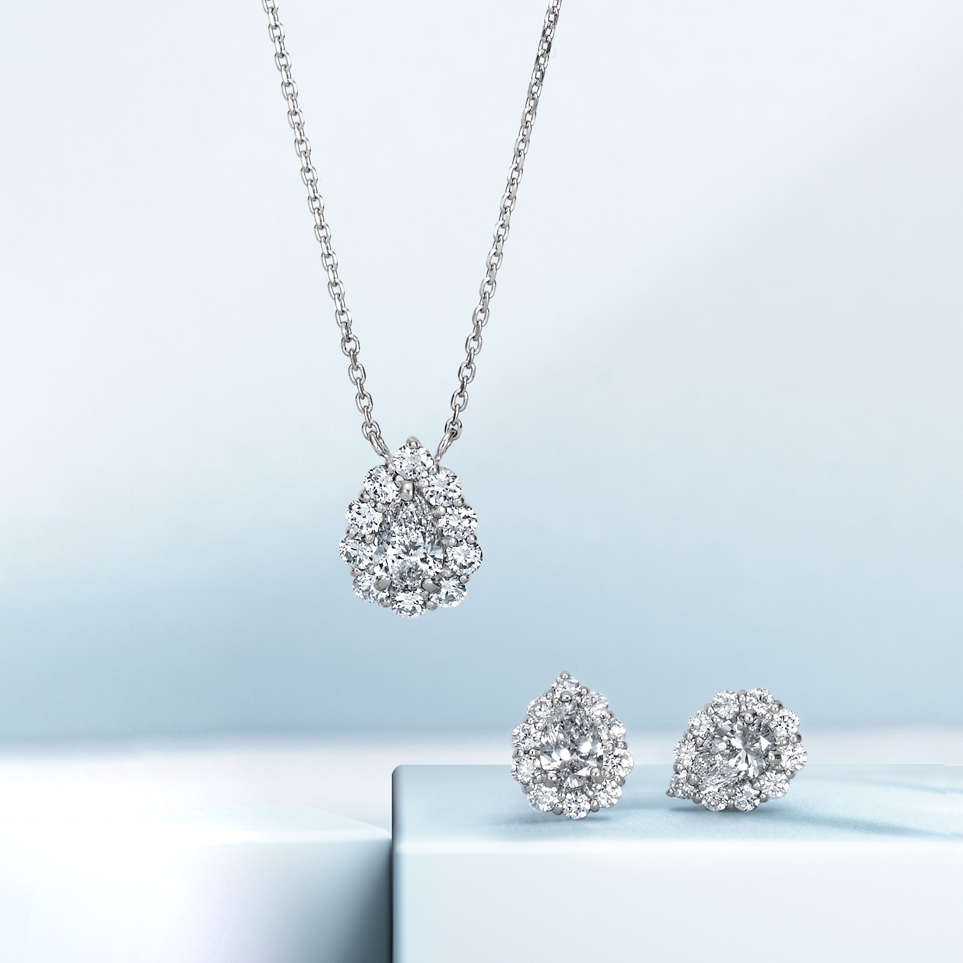 Pt ダイヤモンド ペアシェイプ ネックレス ／ ピアス  鑑定書付き KA25S05